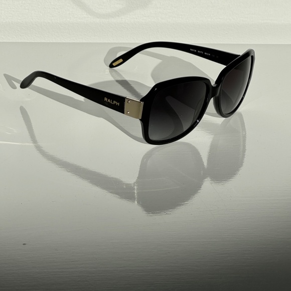 Ralph Lauren RA 5138 Sunglasses Black w/polarized gradient lenses main image 4